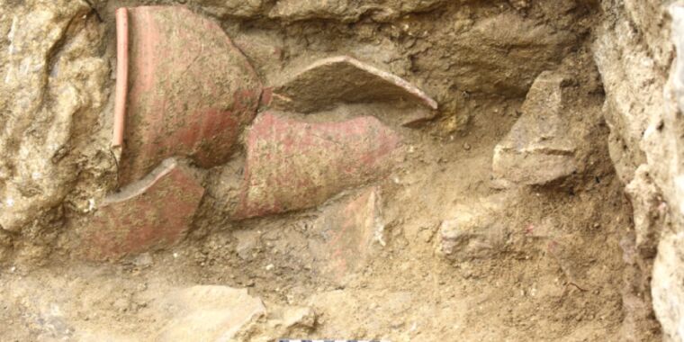 এই প্রাচীন রোমান সিরামিক পাত্রটি সম্ভবত একটি বহনযোগ্য টয়লেট ছিল, গবেষণায় দেখা গেছে