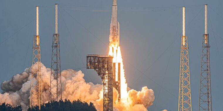 Rocket Report: Starliner soars into orbit, About those Raptor RUDs in Texas