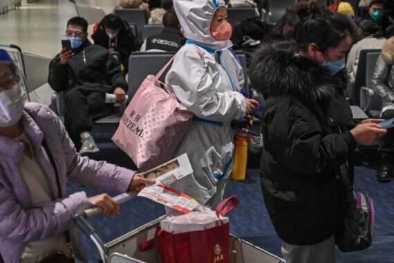 চীনের বিশাল কোভিড তরঙ্গের মধ্যে, একটি ফ্লাইটে 42% লোক ইতিবাচক পরীক্ষা করেছে